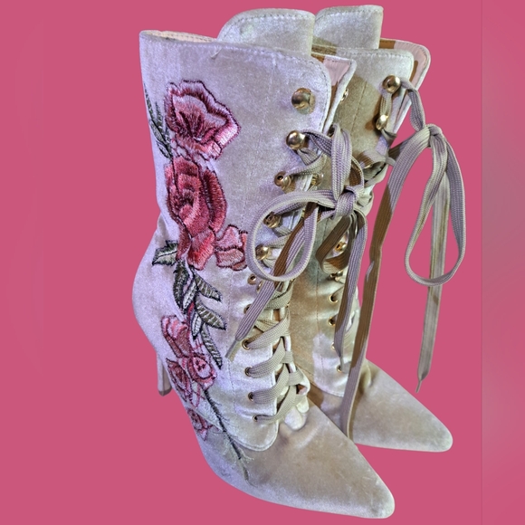 Cape Robbin Shoes - Gorgous VICTORIAN STYLE BOOTS